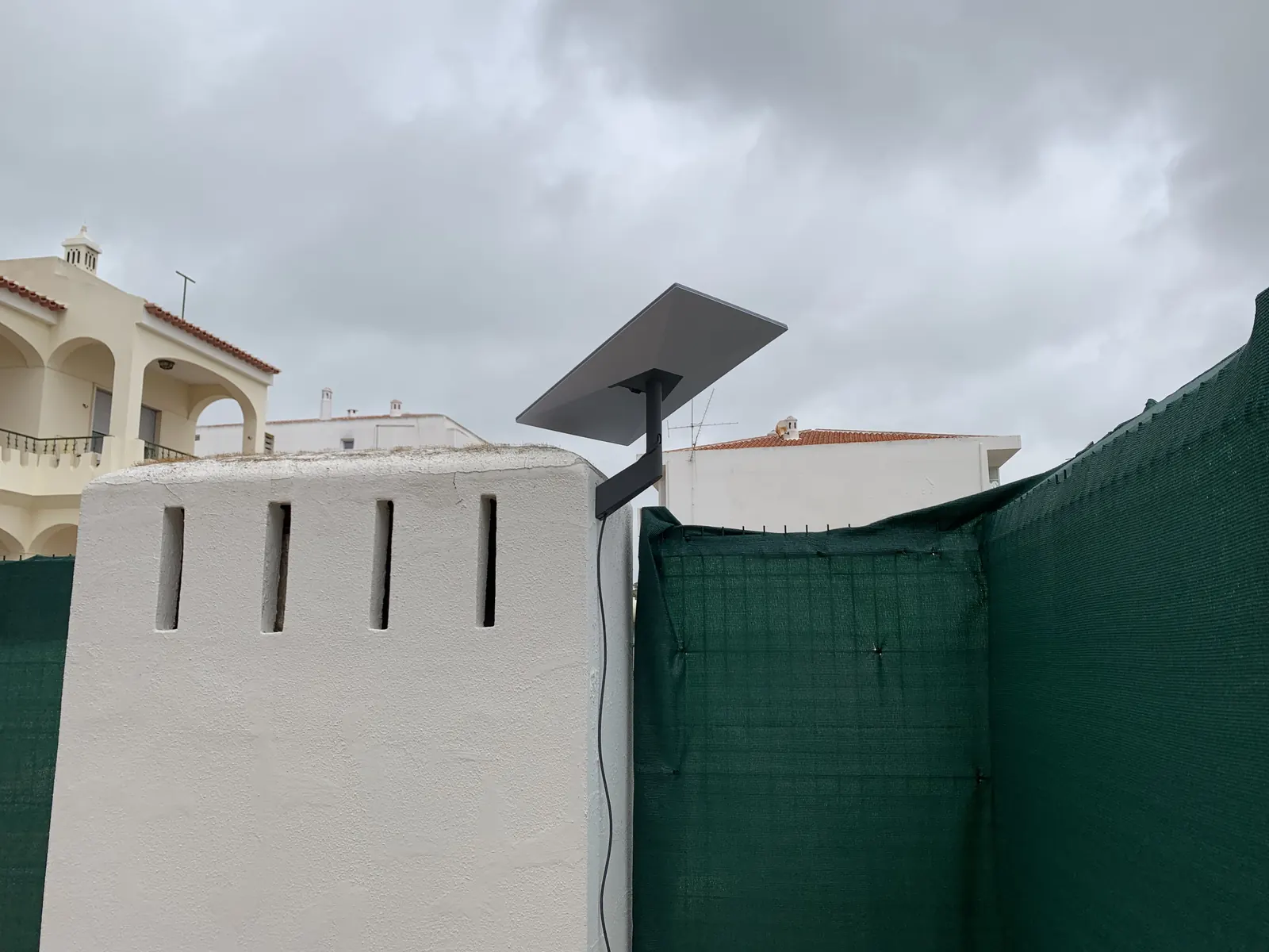 Fixation antenne Starlink à Albufeira
